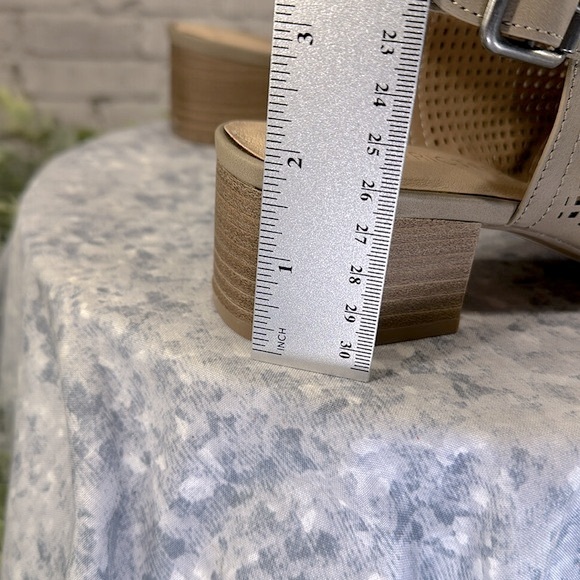 Francesca’s Restricted Fayla Taupe Perforated Slingback Block Heels WMS 7M✨EUC✨ - Picture 7 of 8